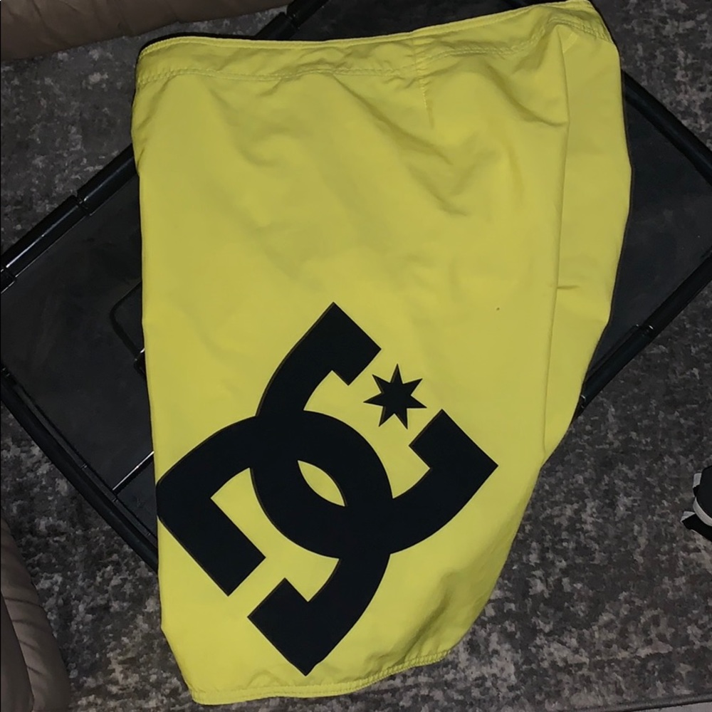 Men’s DC swim trunks size 36. (L-XL)